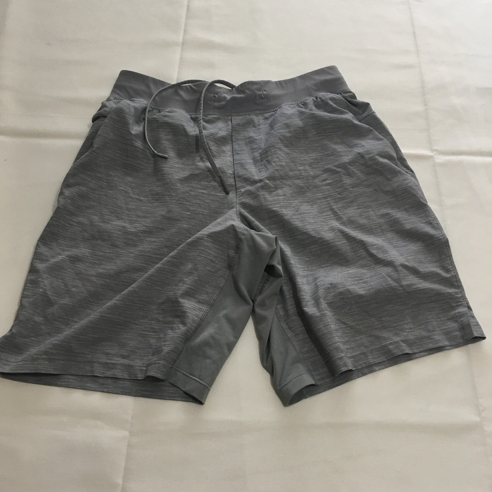 Lululemon T.H.E. Shorts Linerless 9" Mens Size Medium Gray Drawstring